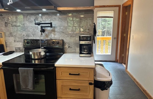 Cresco Ski Chalet | Sauna Hot Tub Sleep 16 King Beds Bunk room in 3 acre state Forest pocono spa