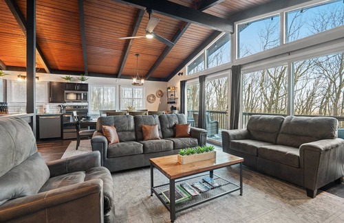 Lake Harmony Cabin | Sauna-HotTub-FirePit-Private Lot