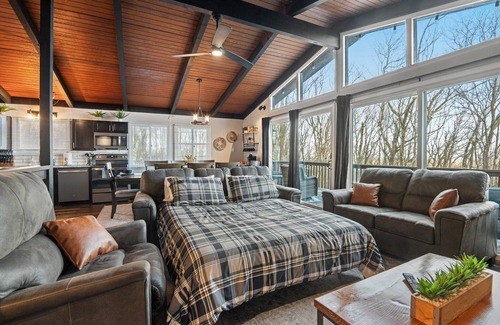 Lake Harmony Cabin | Sauna-HotTub-FirePit-Private Lot