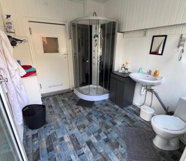 Meinerzhagen Apartment | "Saunahotel" mit separatem Badezimmer