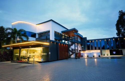 Irinjalakuda Hotel | Sauparnika Regency