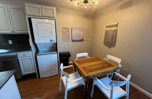 College Station Apartment | Savannah: 1st Floor-Walk to A&M-Comfy King Beds