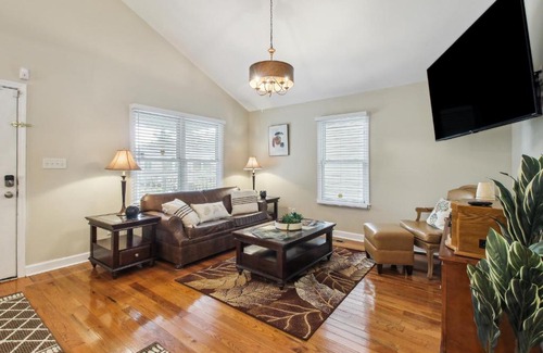 Cuyler - Brownsville House | Savannah Home with Patio and Grill about 2 Mi to Downtown