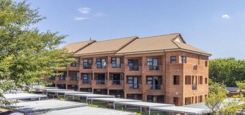 Greater Johannesburg Metropolitan Area Apartment | Savannah Lodge Apartments unit 81