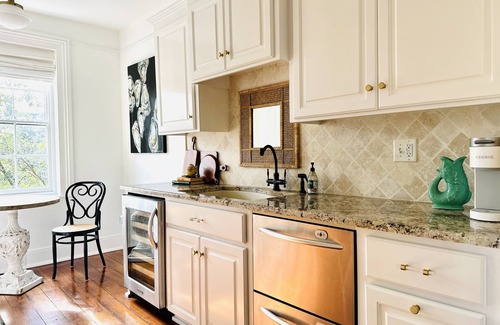 Historic Downtown Savannah Condo | Savannah Peach Penthouse with PRIVATE Stunning Rooftop Views & FREE Golf Cart