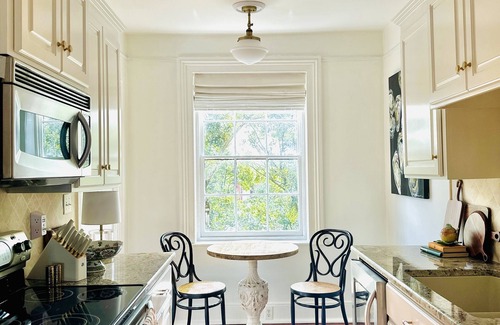Historic Downtown Savannah Condo | Savannah Peach Penthouse with PRIVATE Stunning Rooftop Views & FREE Golf Cart