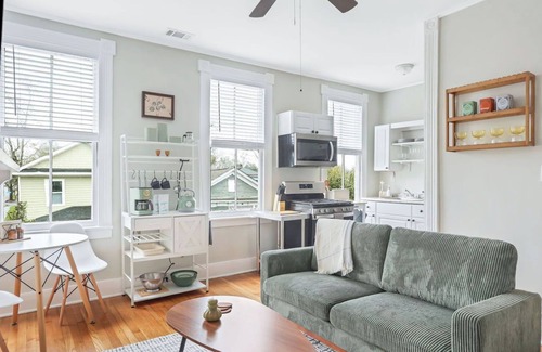 Midtown Apartment | Savannah Retro Loft - Thomas Square