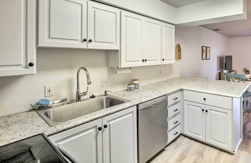 Thunderbolt House | Savannah Townhome w/ Deck - 15 Mi to Beach!