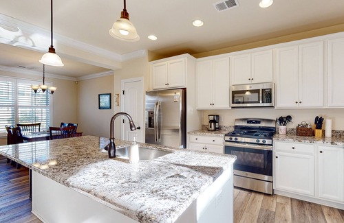 Sawgrass South House | Sawgrass at White Oak Creek townhome with on-site pool, gym, & sports courts