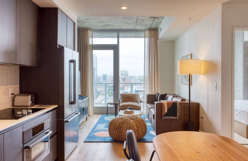 East Cesar Chavez Condo | Saxon by AvantStay | Brand New Condo in Austin w/Amazing Amenities
