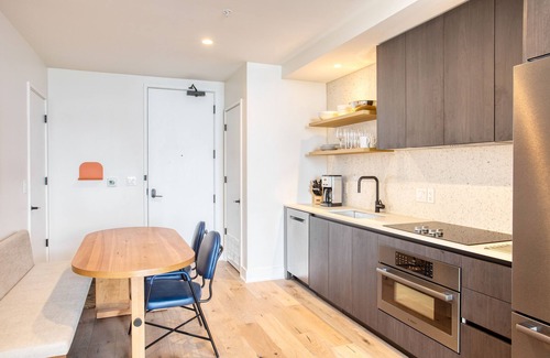 East Cesar Chavez Condo | Saxon by AvantStay | Brand New Condo in Austin w/Amazing Amenities