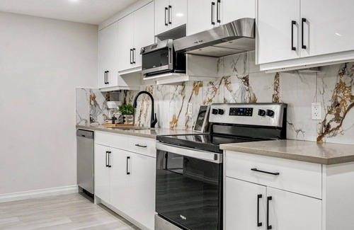 Southeast Calgary House | Say Cheese Private Entrance 2BD Suite KingBD