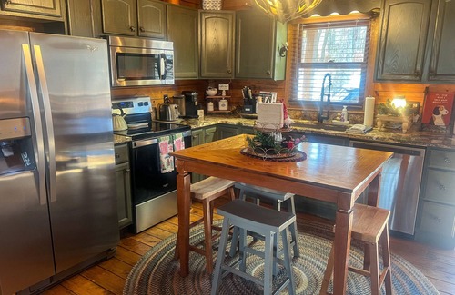 Boone Cabin | Say Hello to Cozy Cabina!