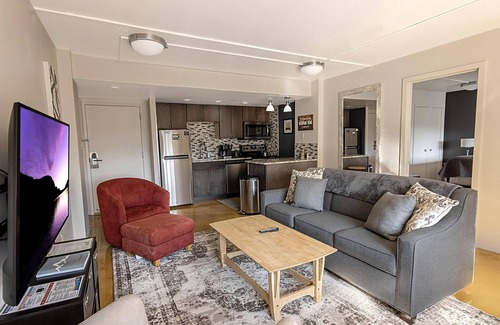 Snowshoe Condo | SC 5406: King Bed Modern Retreat | Comfort, Fireplace & Easy Ski Access