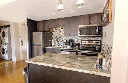 Snowshoe Condo | SC 5406: King Bed Modern Retreat | Comfort, Fireplace & Easy Ski Access
