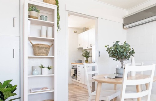 Glenelg Apartment | Scandi Beach Breeze Minutes from Glenelg Beach