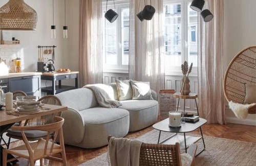 Orszagut Apartment | Scandinavian Art 3-BDR Apartment