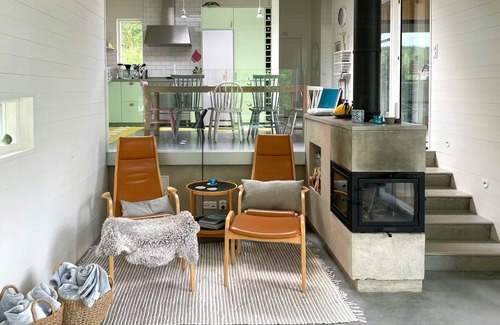 Listarum House | Scandinavian Design Vacation Home. Walk to Beach & National Park!