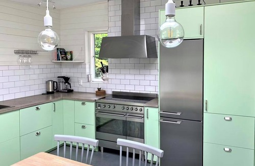 Listarum House | Scandinavian Design Vacation Home. Walk to Beach & National Park!