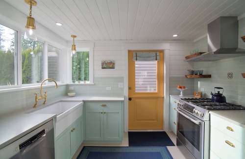 Winslow House | Scandinavian Cottage by the Sea - Close Walk to Ferry and Town