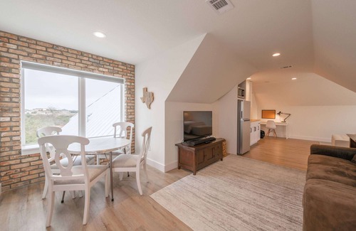 Austin Apartment | Scarlet Ridge Retreat | Near DT Austin, Wineries & More!