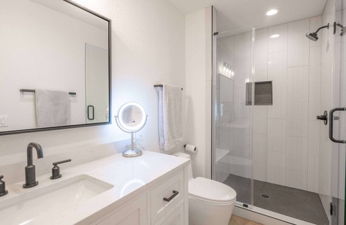 Austin Apartment | Scarlet Ridge Retreat | Near DT Austin, Wineries & More!