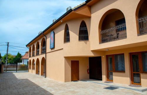 Velky Meder House | Scarlett Pension & Restaurant