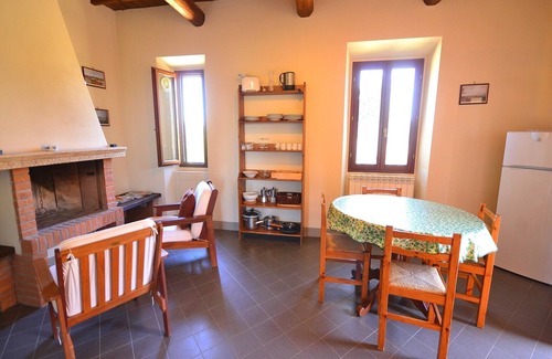 Figline e Incisa Valdarno Apartment | Scenic Apartment with Pool