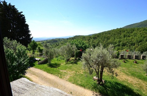 Figline e Incisa Valdarno Apartment | Scenic Apartment with Pool
