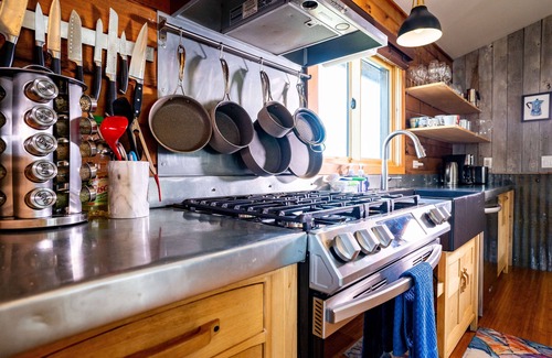 Victor House | Scenic 4 Bedroom Mountain Home with AC+Fenced Yard