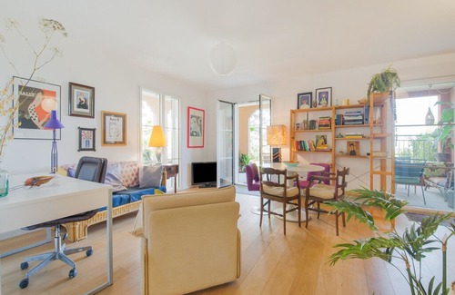 Les Maillans Apartment | Scenic Apartment in Roquefort les Pins with Swimming Pool