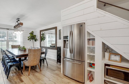 Garland House | Scenic Barndominium, Hot tub & Separate Suite