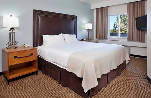Redmond Hotel | Scenic Canyon Rim Stay with Pool | 3 Units | Redmond Retreat