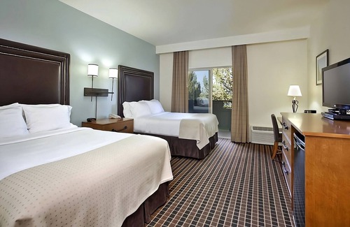 Redmond Hotel | Scenic Canyon Rim Stay with Pool | 3 Units | Redmond Retreat