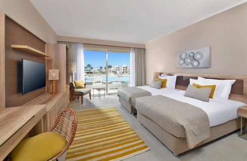 Soma Bay Hotel | Scenic Coastal Suite w/Balcony + Easy Beach Access l 3 Family & Pool-view Rooms