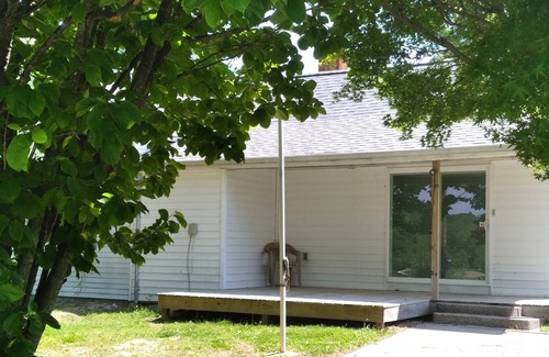 Pomona House | Scenic farm house on the wine trail.