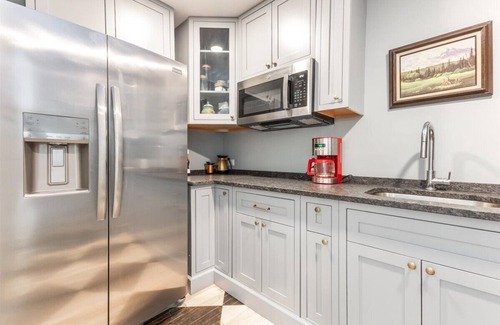 Trenton House | Scenic Getaway with Huge Spa, Pool, Fire Pit, 2 Kitchens - 15m to Chattanooga!