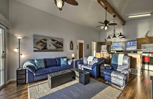 Granbury House | Scenic Lakefront Stay: Huge Deck, Pier & Views