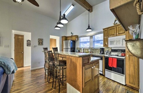 Granbury House | Scenic Lakefront Stay: Huge Deck, Pier & Views