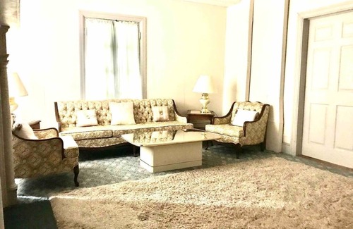 Waynesboro House | Scenic Mountaintop Villa with Free WiFi & Pool