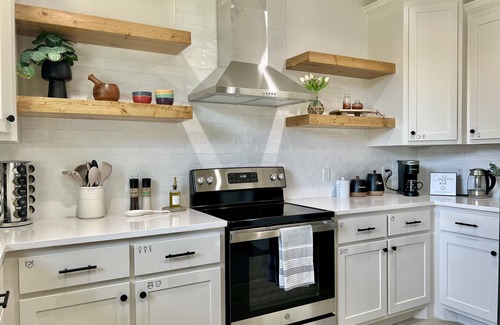 Granbury House | Scenic Retreat W/Playground & Grilling