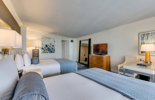 Pelican Bay Resort | Scenic Room w/Balcony & Coastal Views, Perfect for Golf and Beach Lovers