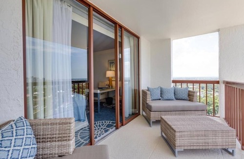 Pelican Bay Resort | Scenic Room w/Balcony & Coastal Views, Perfect for Golf and Beach Lovers