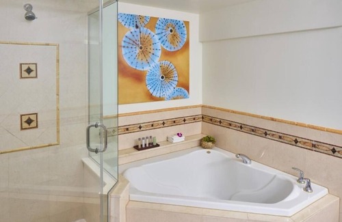 Pelican Bay Resort | Scenic Room w/Balcony & Coastal Views, Perfect for Golf and Beach Lovers