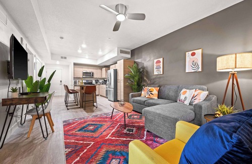 Downtown Salt Lake City Apartment | Scenic SLC Apartment w Pool & Gym