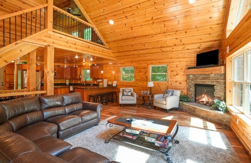 Laurelville Cabin | Scenic Solitude | Private Pond | Rec Room