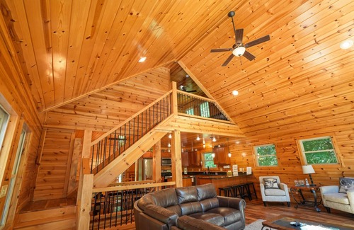 Laurelville Cabin | Scenic Solitude | Private Pond | Rec Room