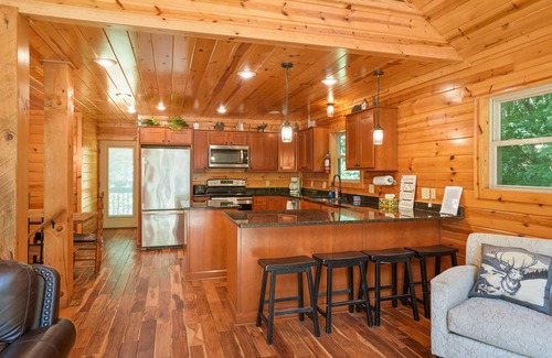 Laurelville Cabin | Scenic Solitude | Private Pond | Rec Room