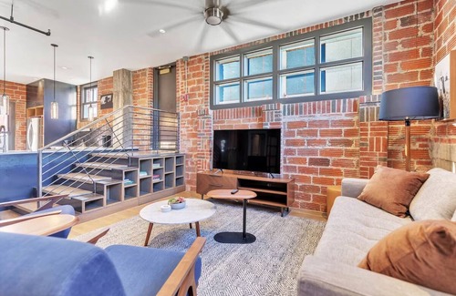 Downtown San Antonio Apartment | Scenic Urban Escape | Kitchen & Laundry | Explore San Antonio's Top Landmarks