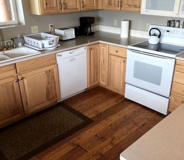 Cameron House | Scenic Vacation Cabin with 360° Mountain Views near Yellowstone National Park in Madison River Valley, Montana